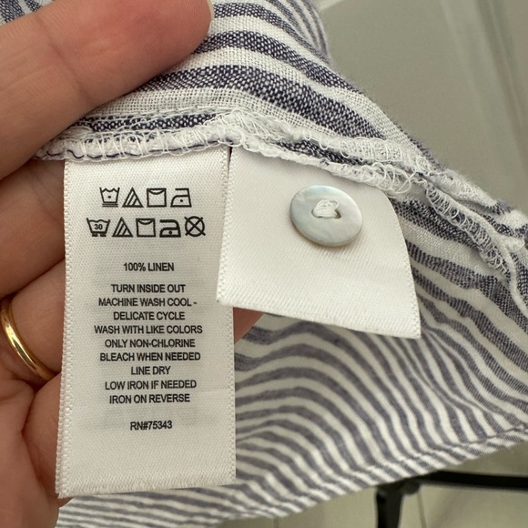 Tahari button down shirt, woman, short sleeve, perfect conditions! Size M - Picture 6 of 7